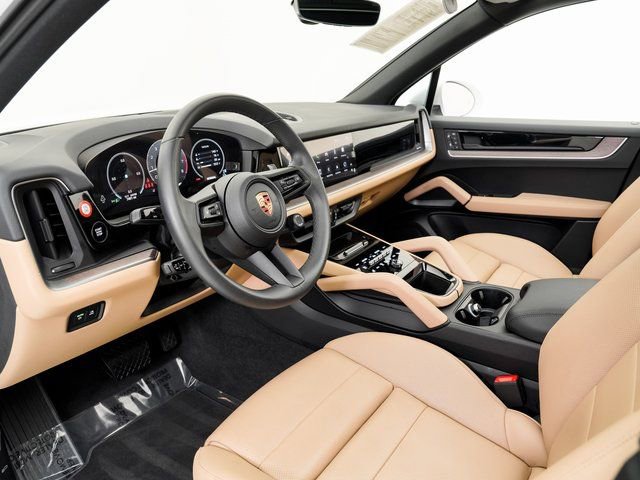 Certified 2025 Porsche Cayenne image 4
