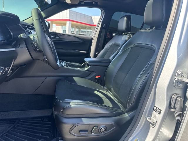 Used 2025 Jeep Grand Cherokee Altitude image 15