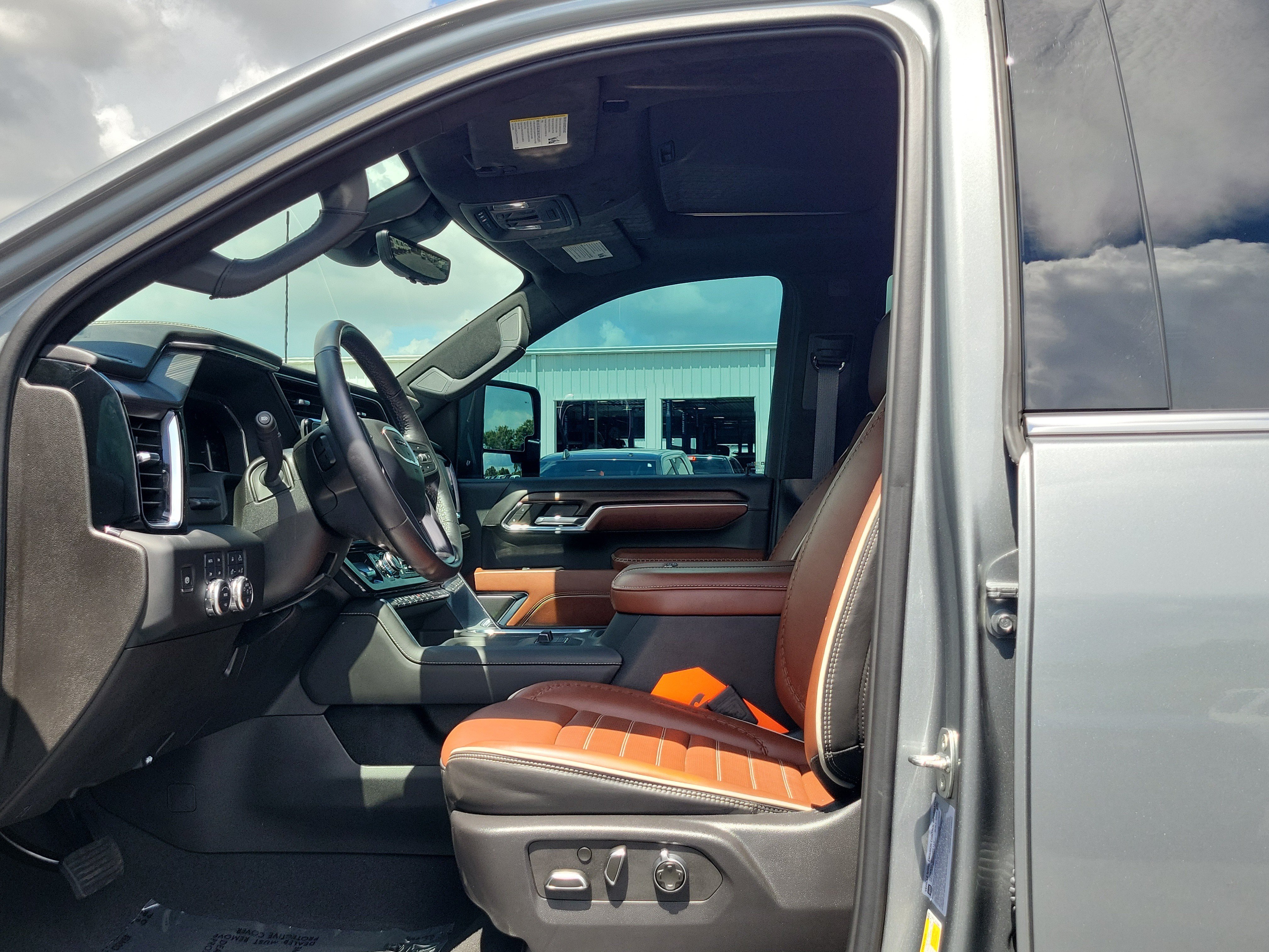 Used 2024 GMC Sierra 2500 Denali Ultimate AWD/4WD image 21