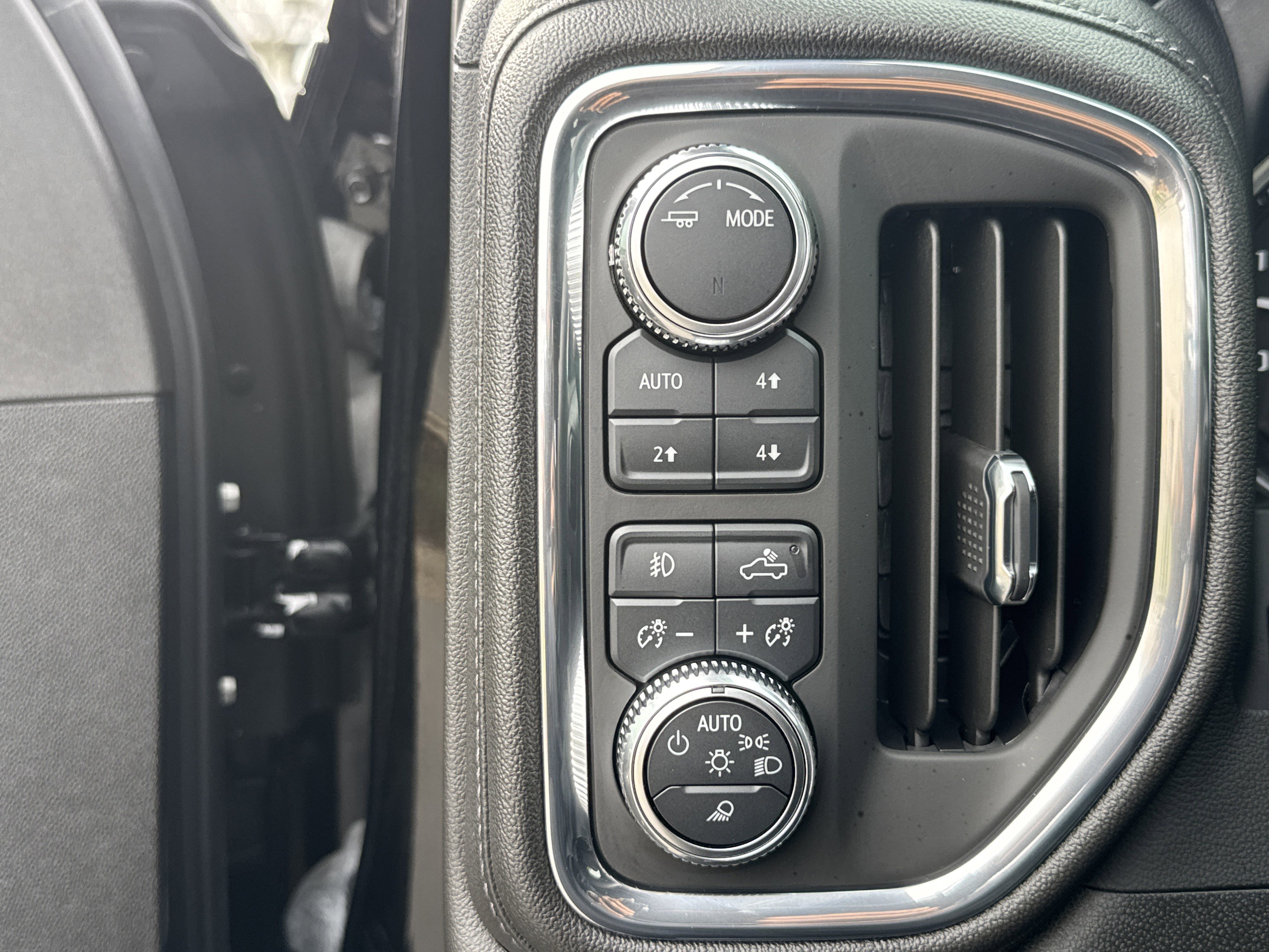 Used 2023 GMC Sierra 3500 Denali w/ Denali Ultimate Package image 19