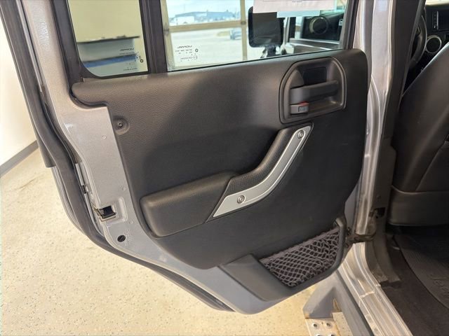 Used 2017 Jeep Wrangler Unlimited Rubicon w/ Connectivity Group image 32