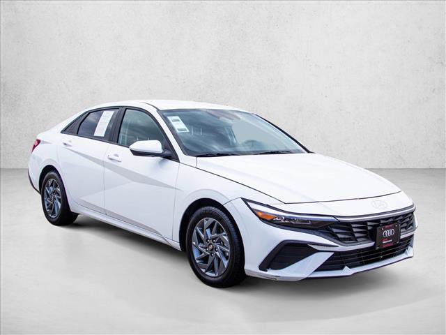 Used 2024 Hyundai Elantra SEL FWD image 3