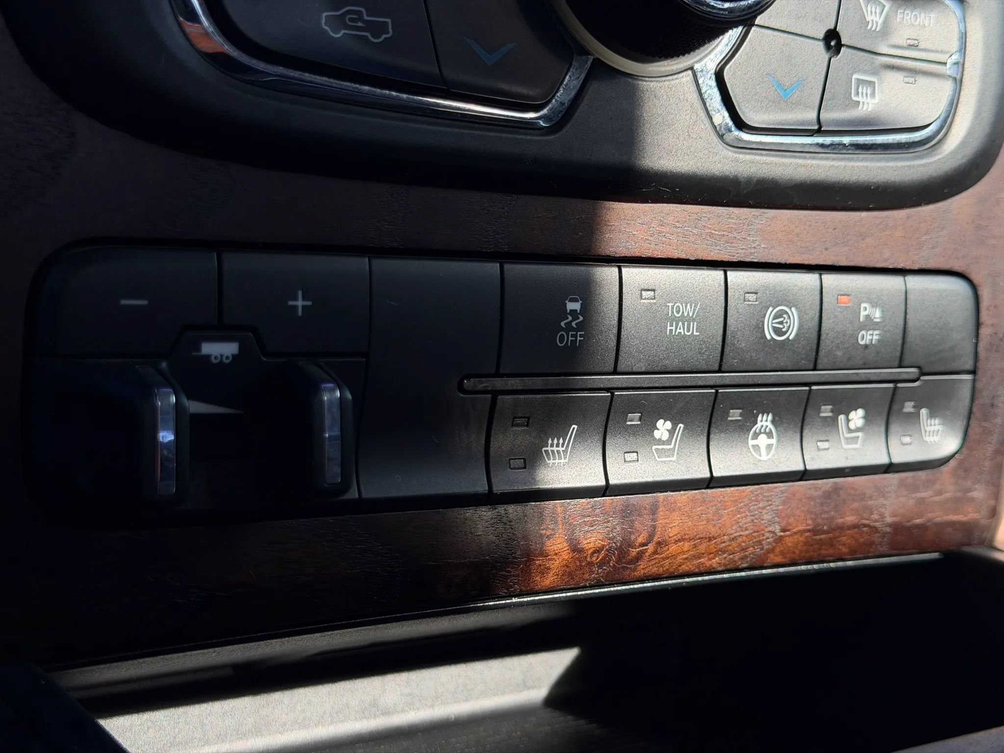 Used 2014 RAM 3500 Laramie Longhorn AWD/4WD image 32