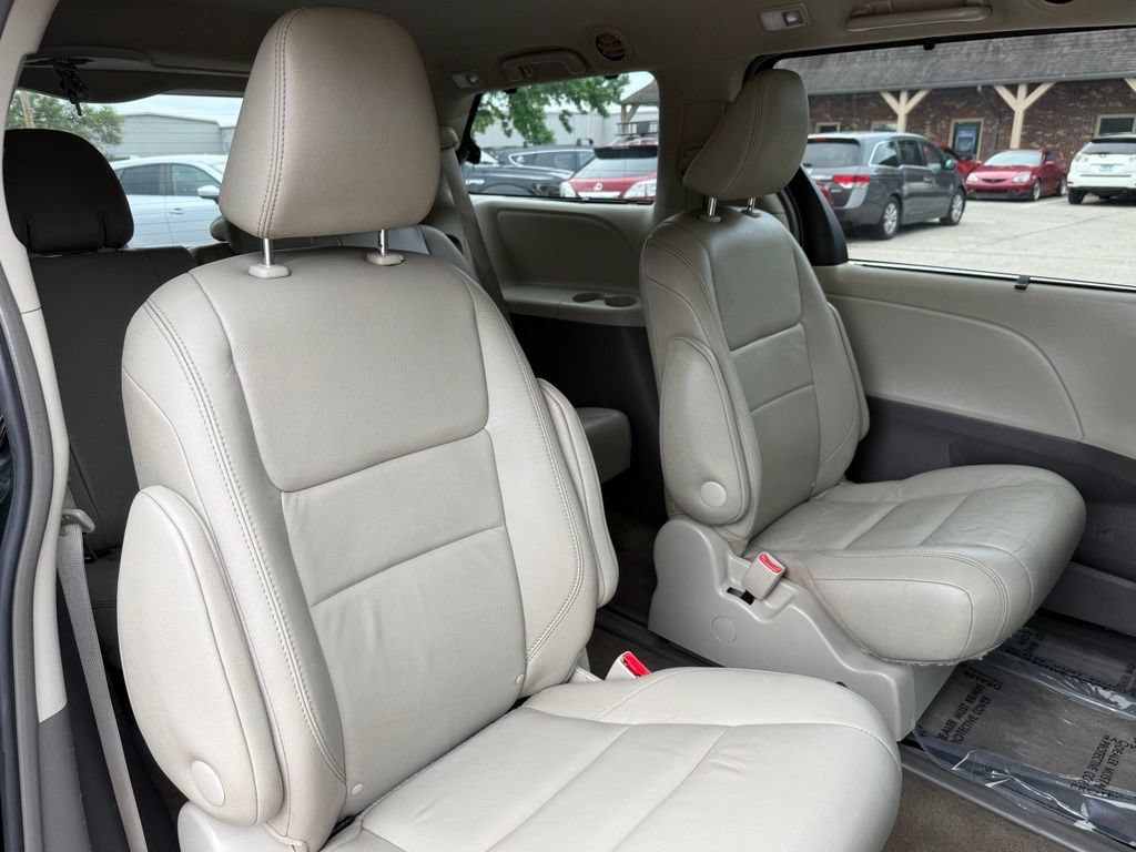 Used 2015 Toyota Sienna XLE Premium AWD/4WD image 18