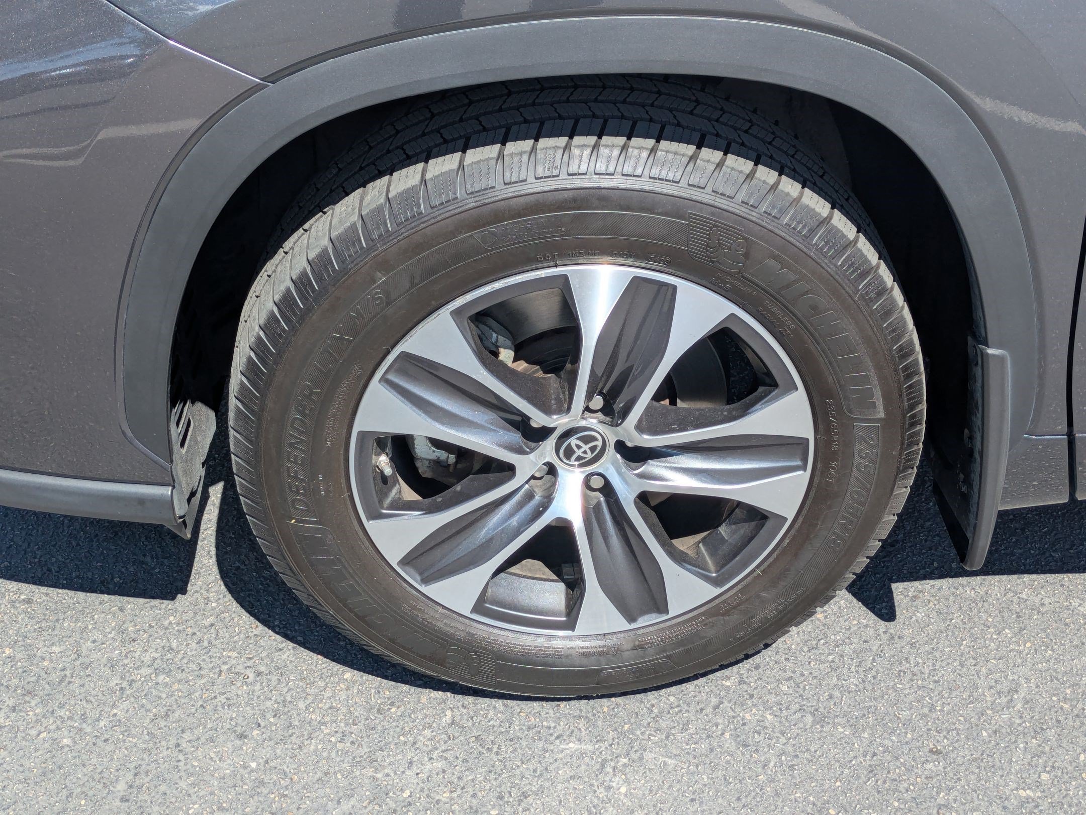 Used 2022 Toyota Highlander XLE AWD/4WD image 13