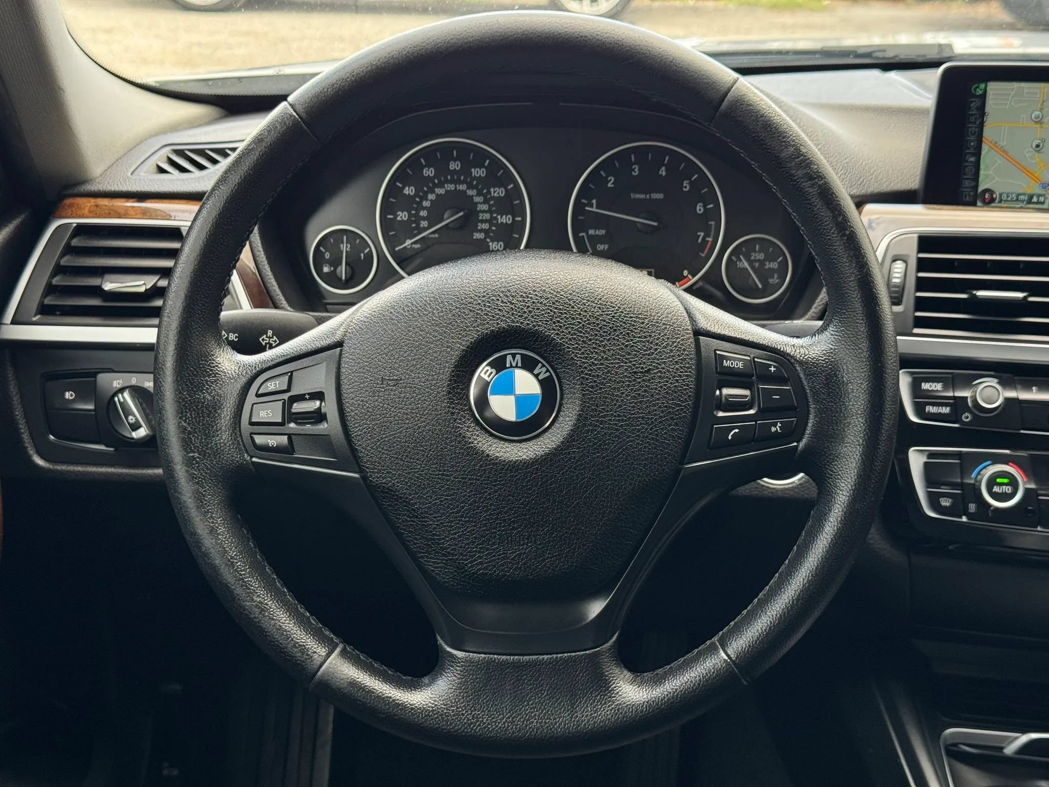 Used 2016 BMW 320i Sedan RWD image 27