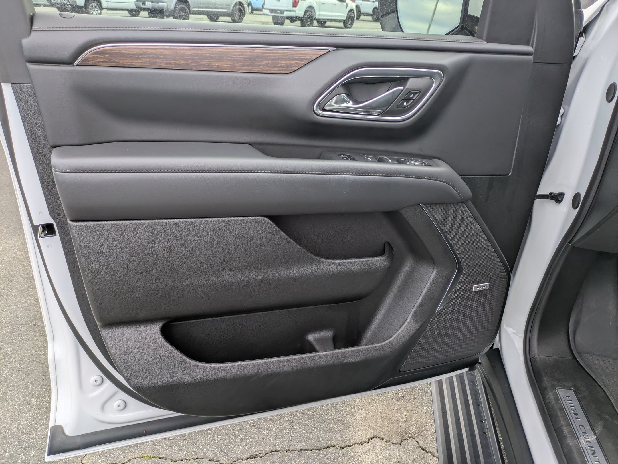 Used 2023 Chevrolet Tahoe High Country w/ Premium Package AWD/4WD image 11