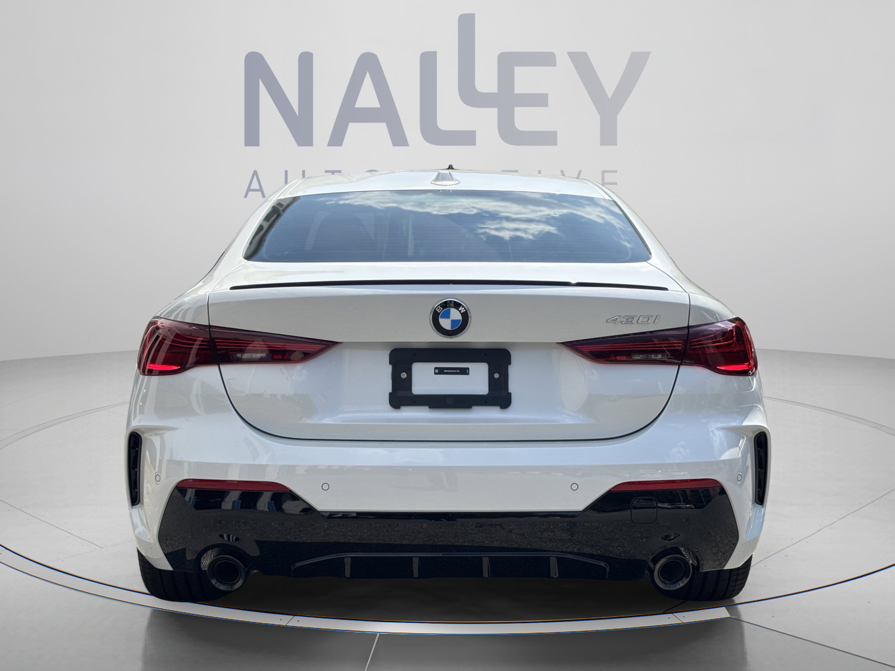 Used 2026 BMW 430i Coupe w/ M Sport Package RWD image 3
