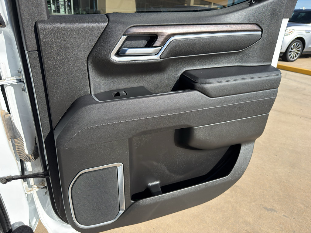 Used 2025 Chevrolet Silverado 1500 LTZ AWD/4WD image 29