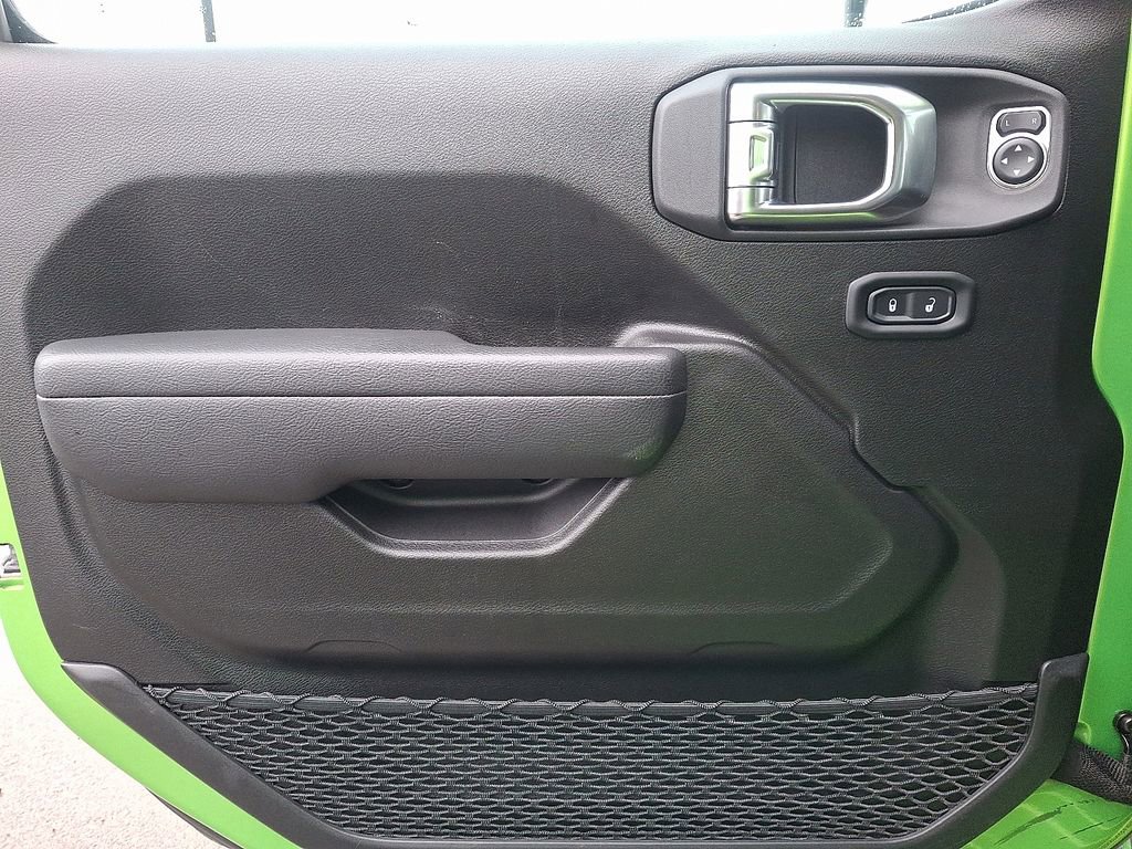 Used 2025 Jeep Gladiator Mojave w/ Convenience Group image 12