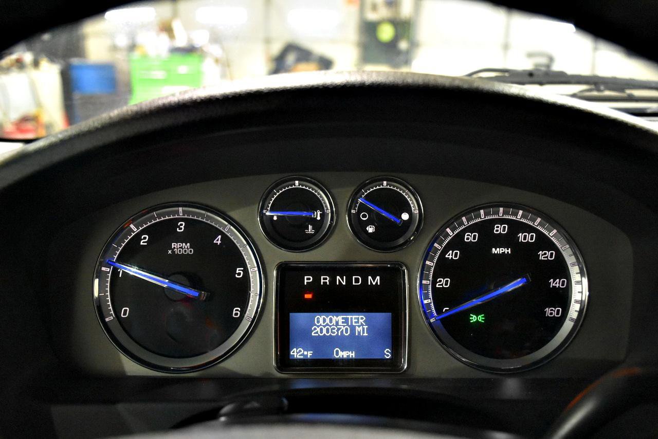 Used 2011 Cadillac Escalade ESV Luxury image 39