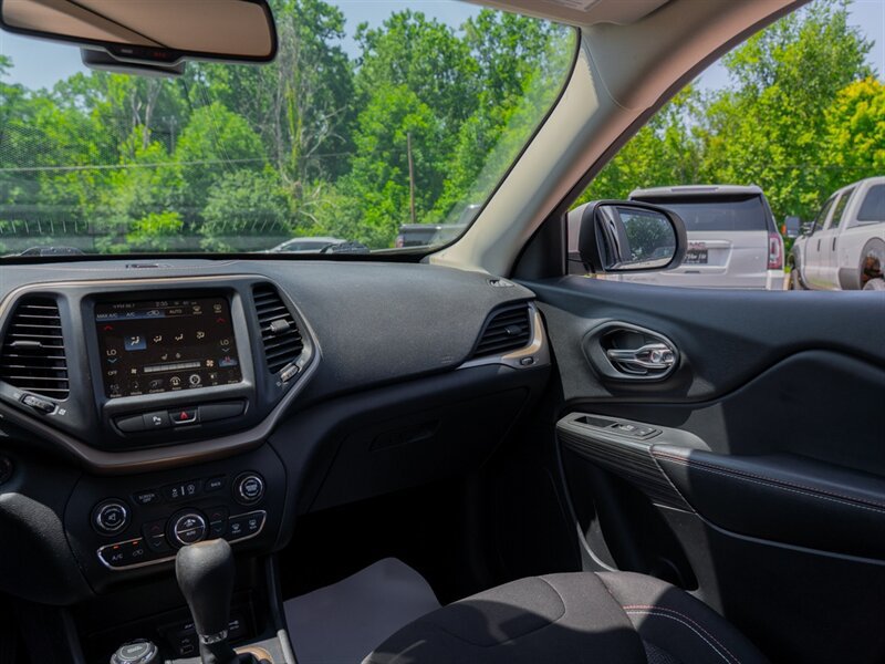 Used 2017 Jeep Cherokee 75th Anniversary AWD/4WD image 26