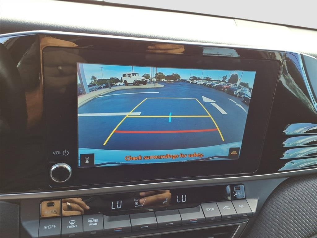 Used 2025 Toyota Camry SE w/ Convenience Package image 40