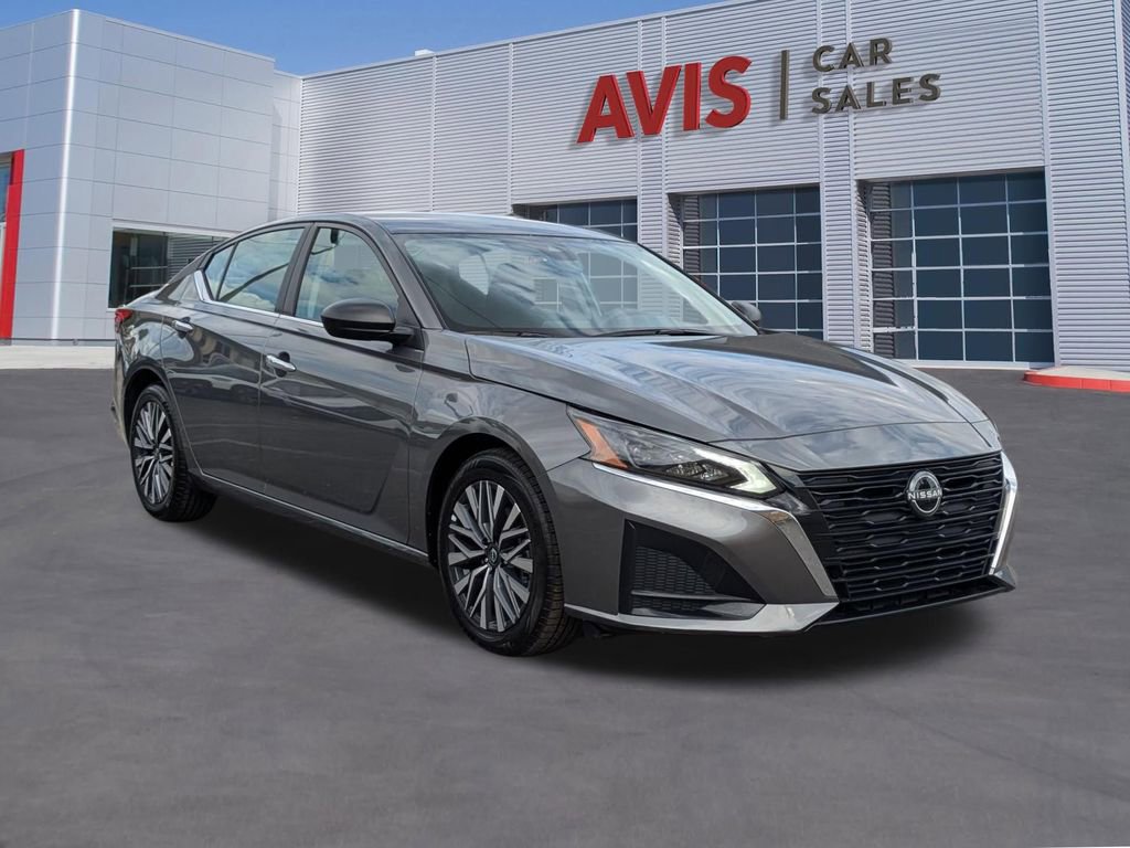 Used 2025 Nissan Altima 2.5 SV FWD image 3
