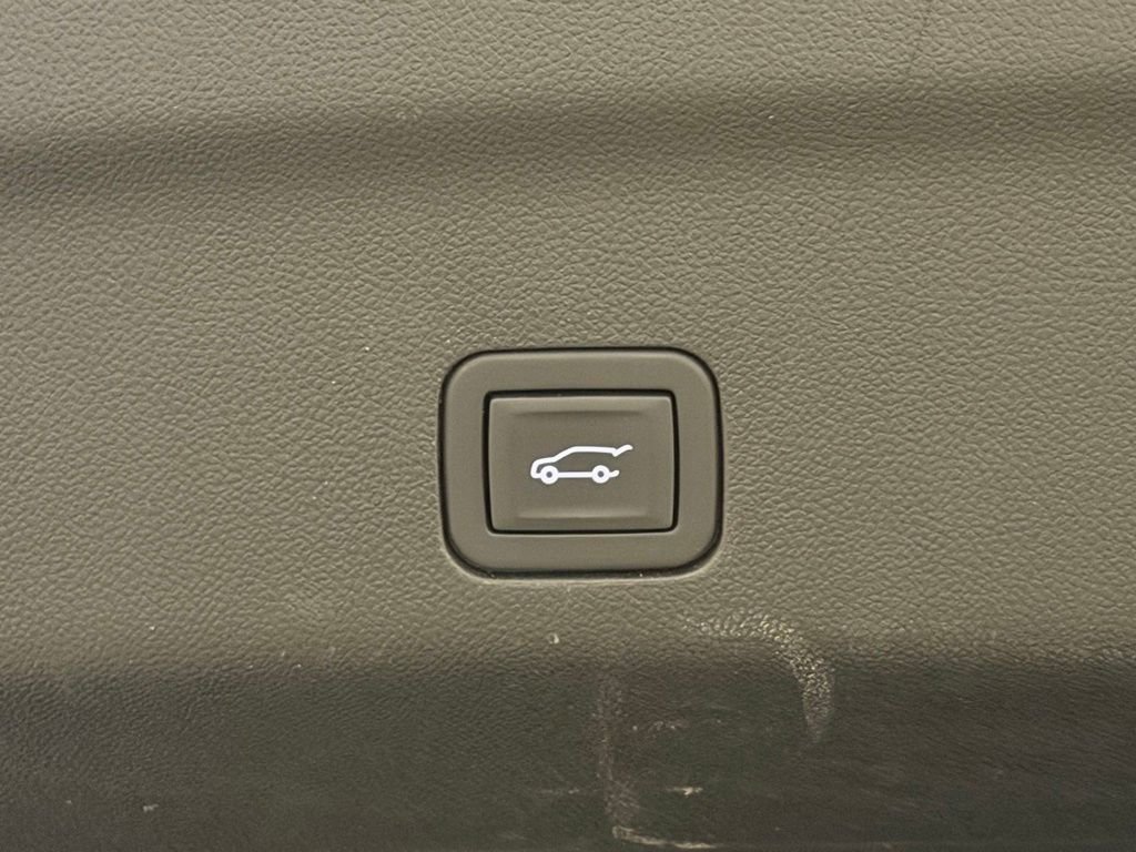 Certified 2023 GMC Yukon Denali image 18