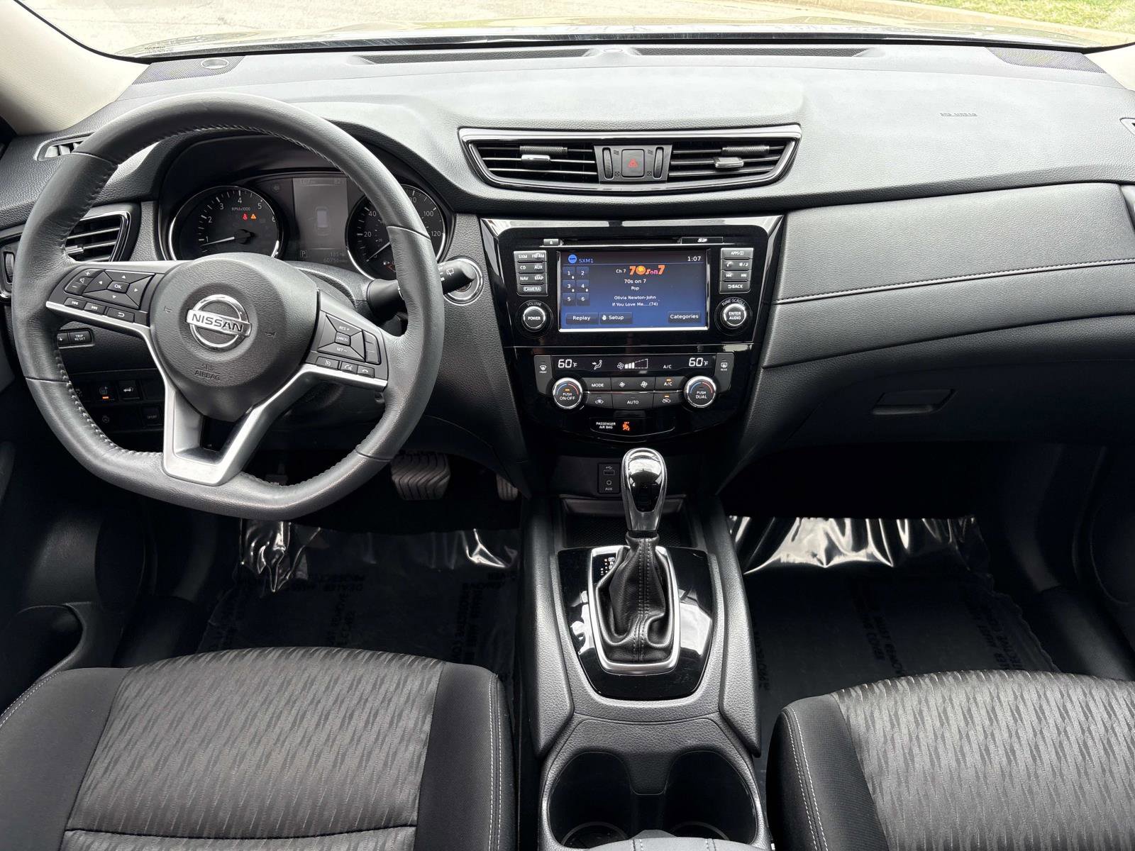 Used 2017 Nissan Rogue SV w/ SV Premium Package image 29