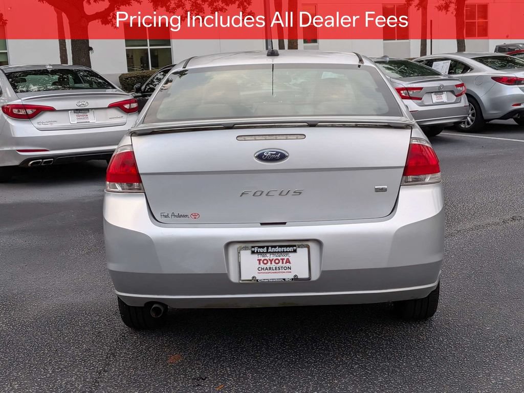Used 2010 Ford Focus SE FWD image 5