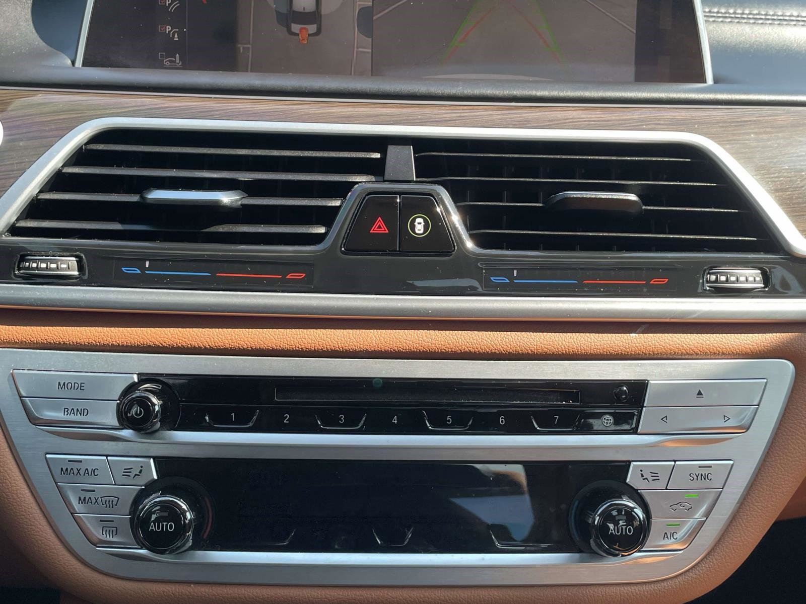 Used 2019 BMW 750i xDrive w/ Executive Package AWD/4WD image 33