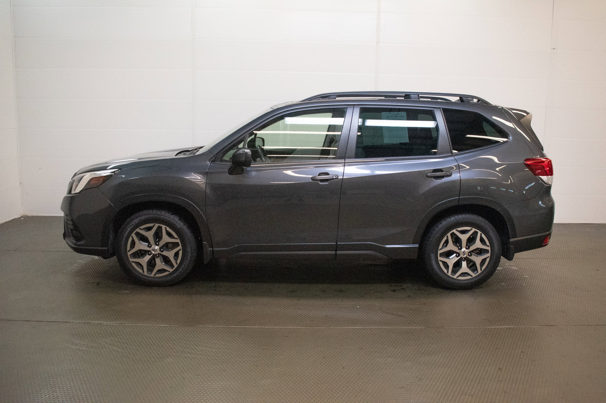 Certified 2023 Subaru Forester Premium AWD/4WD image 7
