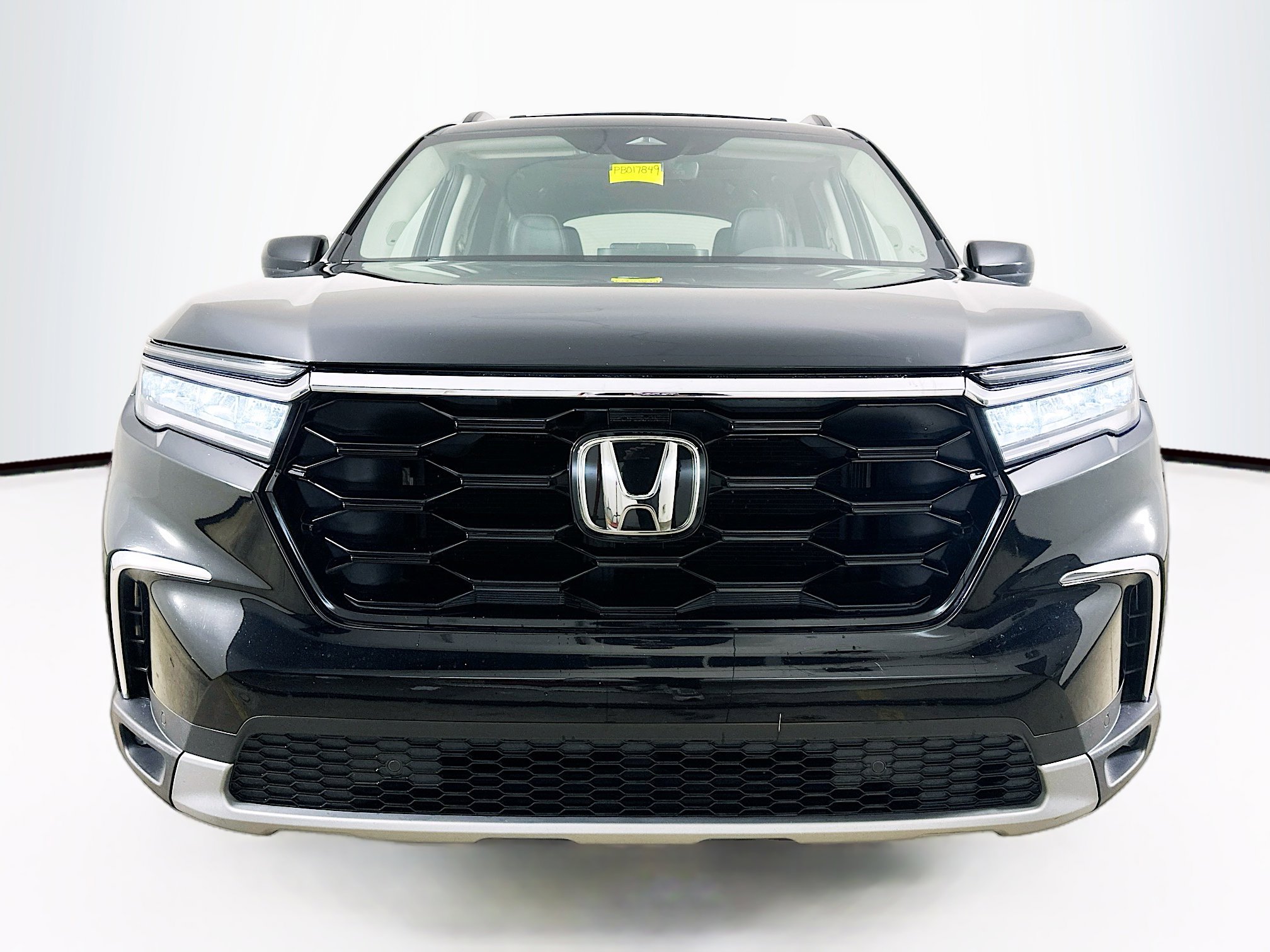 Used 2023 Honda Pilot Touring image 2