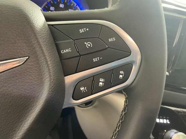 Used 2024 Chrysler Pacifica Touring-L image 26