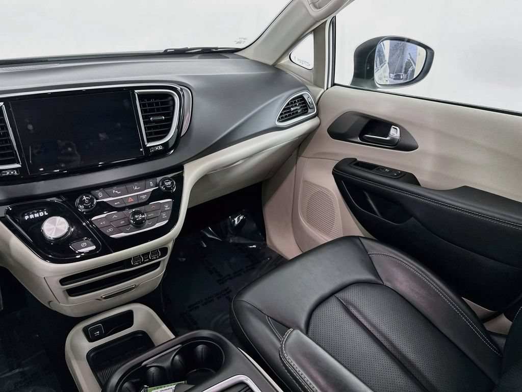 Certified 2023 Chrysler Pacifica Touring-L FWD image 33