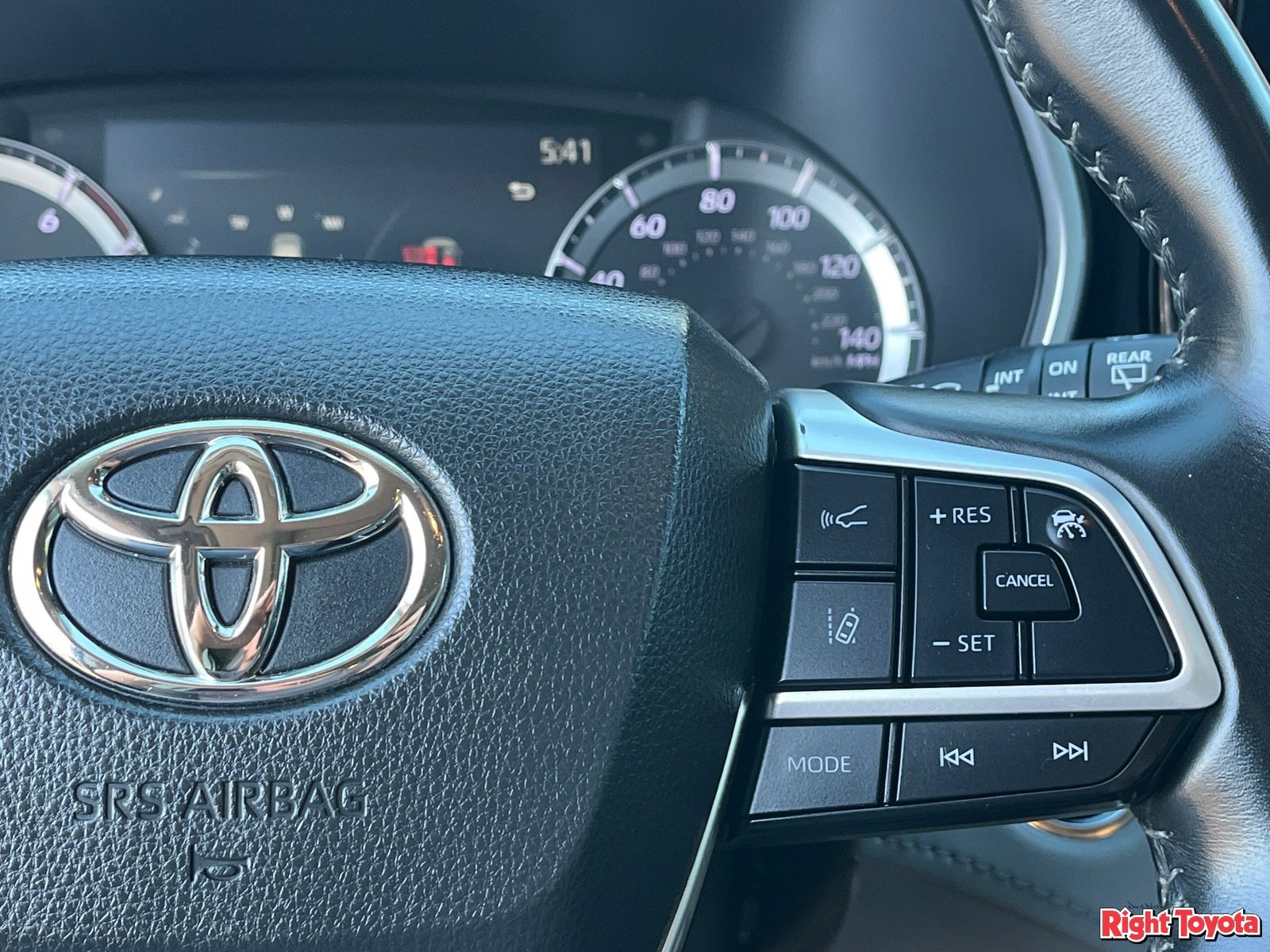Used 2023 Toyota Highlander XLE FWD image 24