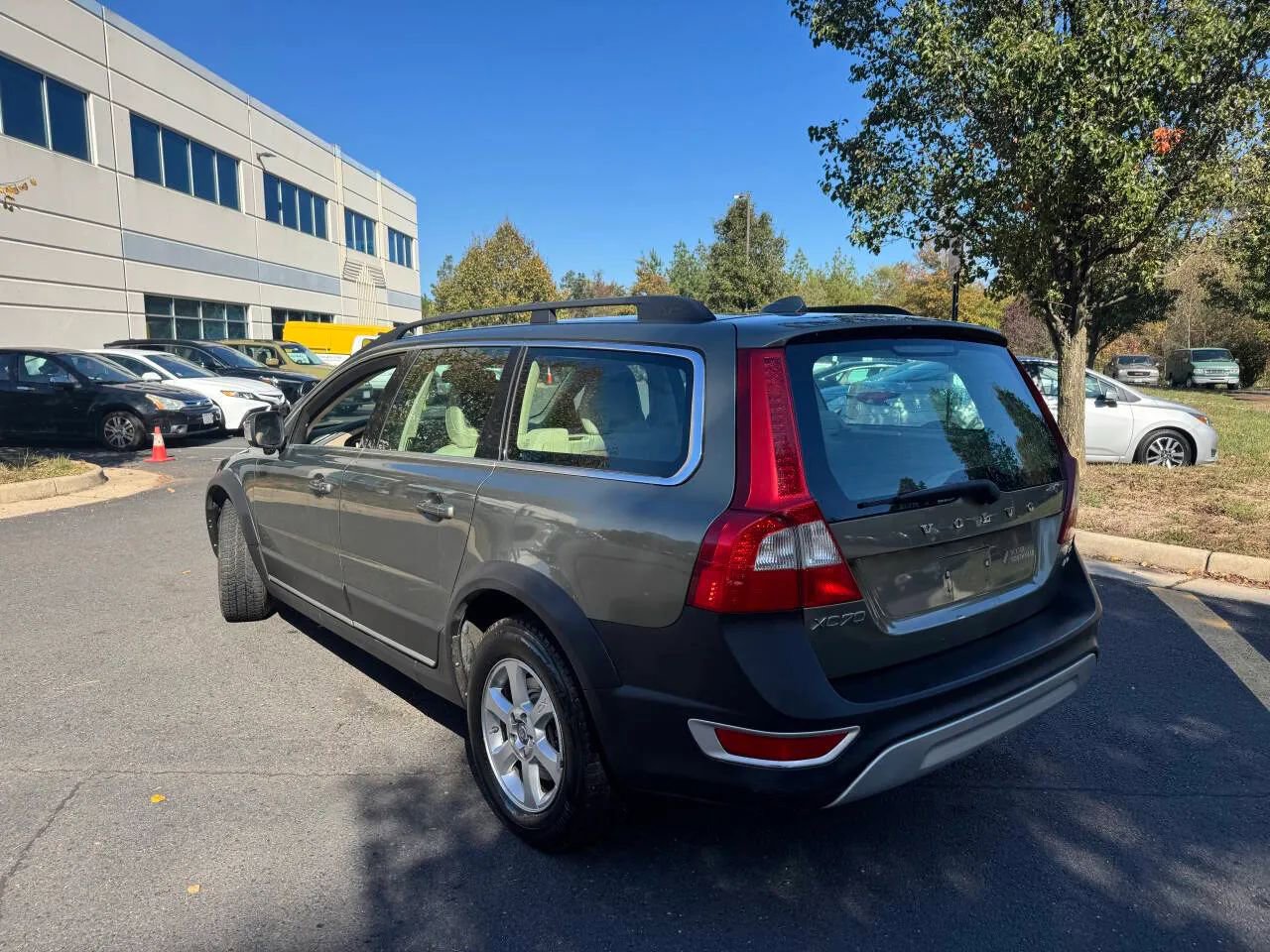 Used 2010 Volvo XC70 3.2 image 12