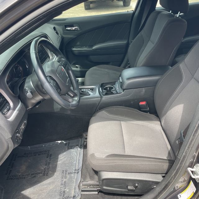 Used 2022 Dodge Charger SXT w/ Blacktop Package RWD image 3
