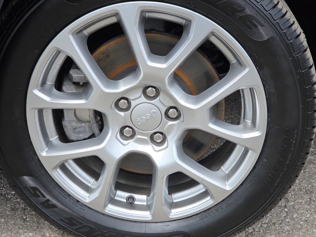 Used 2023 Jeep Compass Latitude AWD/4WD image 9