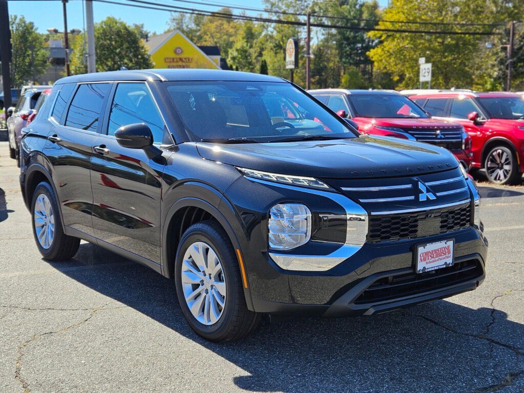New 2025 Mitsubishi Outlander ES image 7