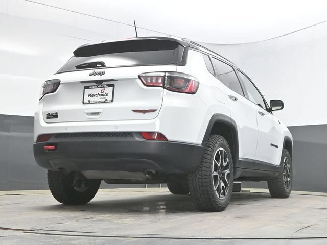 Used 2025 Jeep Compass Trailhawk AWD/4WD image 32