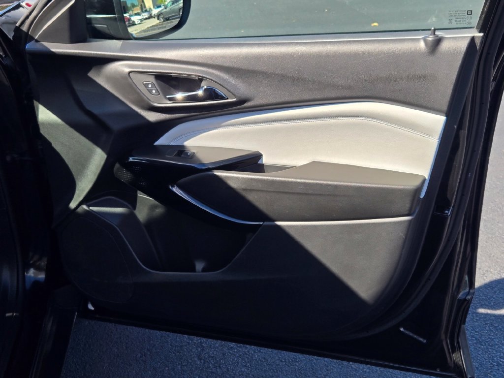 Used 2025 Chevrolet Trax LT FWD image 7