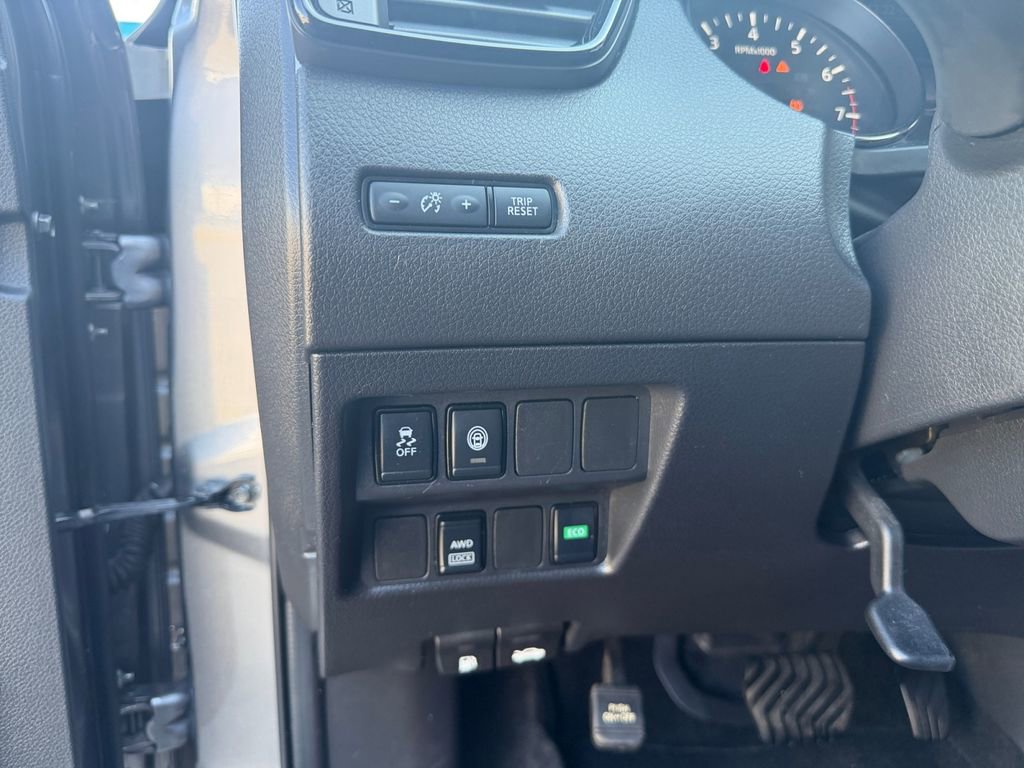 Used 2019 Nissan Rogue Sport SV image 24