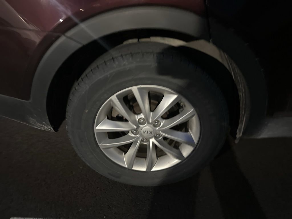 Used 2016 Kia Sorento LX w/ LX Convenience Package image 11