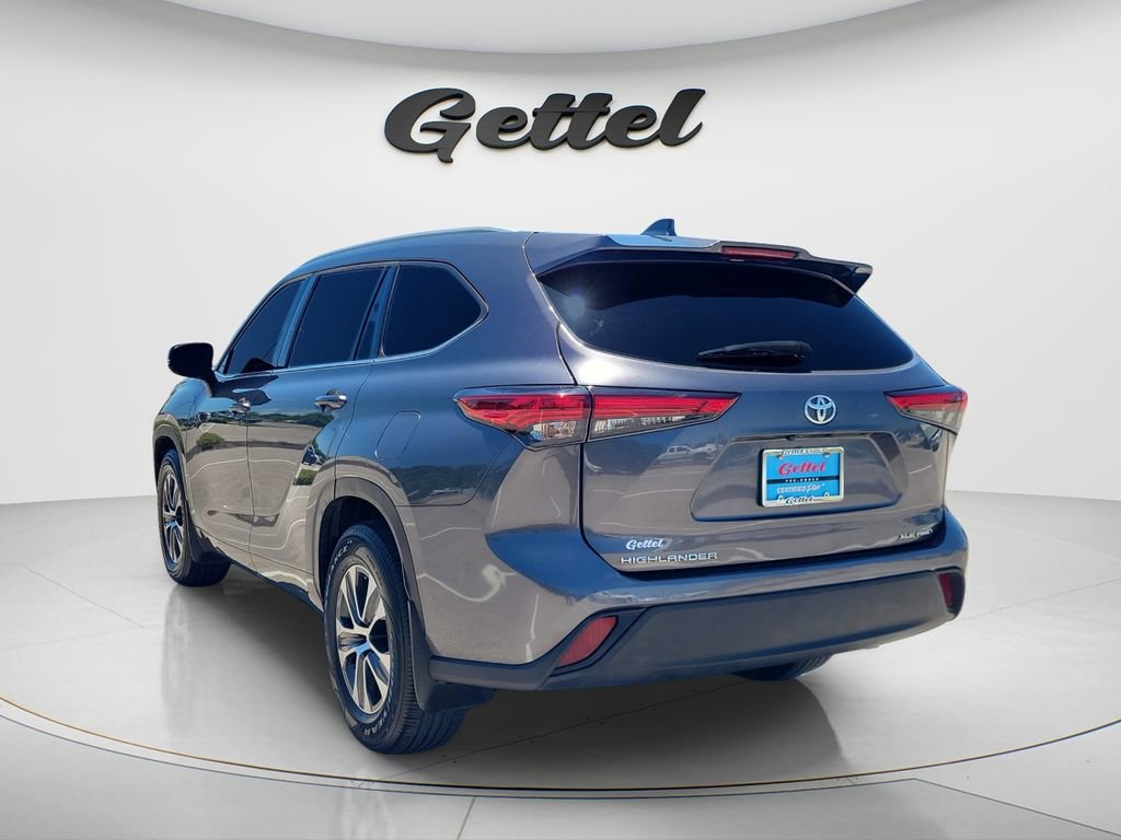 Used 2022 Toyota Highlander XLE AWD/4WD image 7