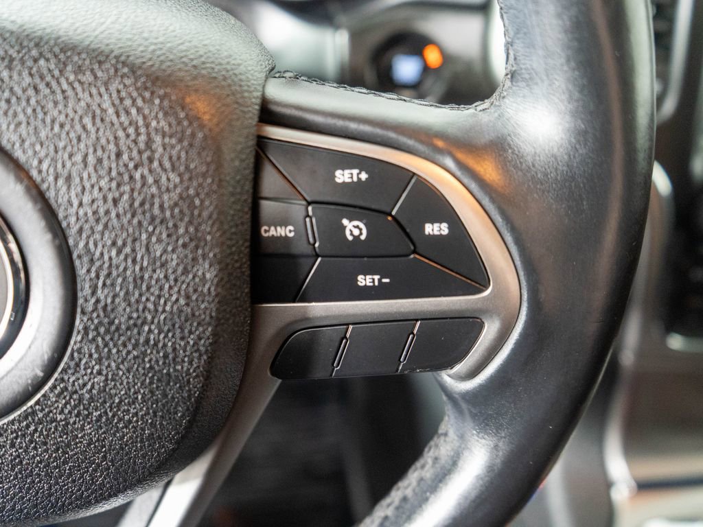 Used 2018 Jeep Grand Cherokee Altitude image 16