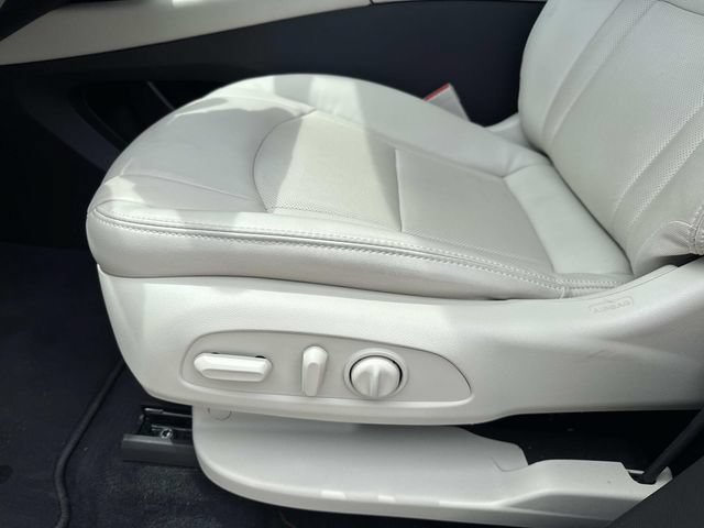 Used 2023 Buick Enclave Essence FWD image 16