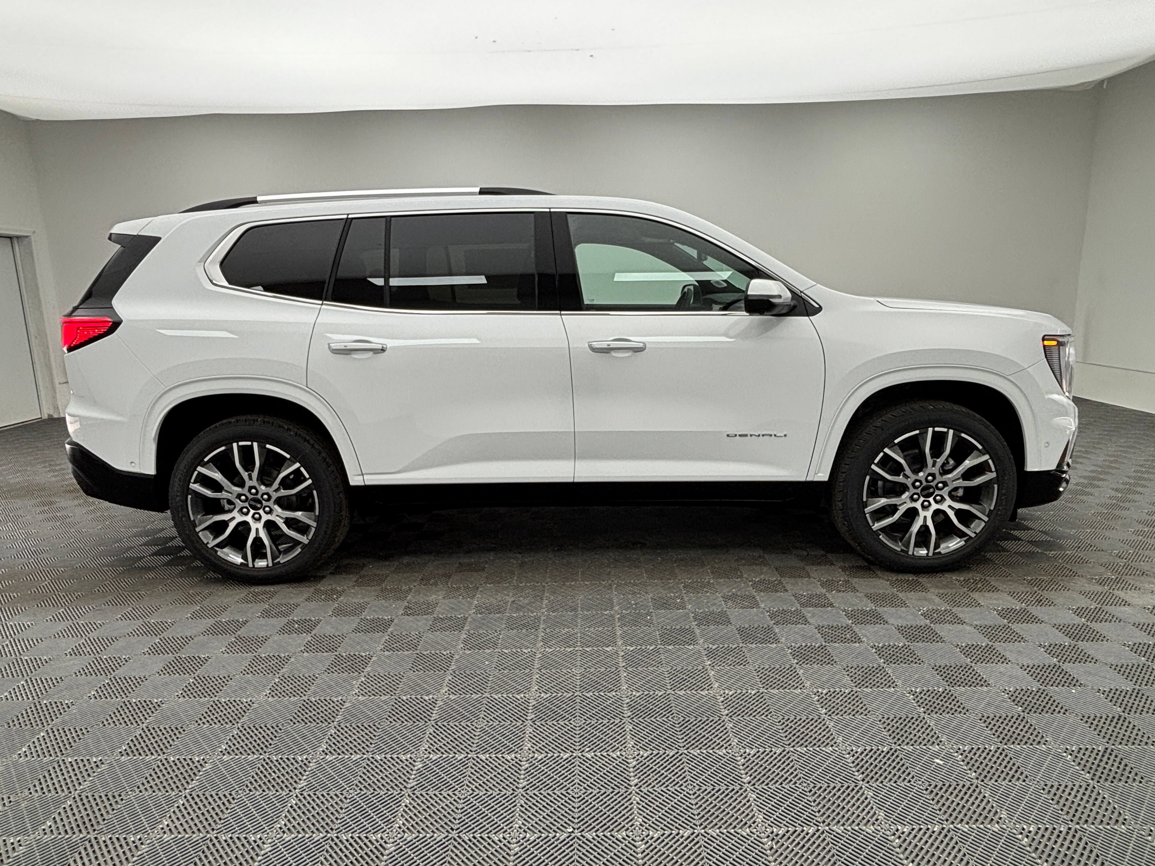 New 2026 GMC Acadia Denali Ultimate w/ LPO, Floor Liner Package AWD/4WD image 10