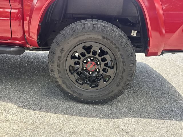 Used 2022 Toyota Tacoma TRD Sport w/ Technology Package AWD/4WD image 32