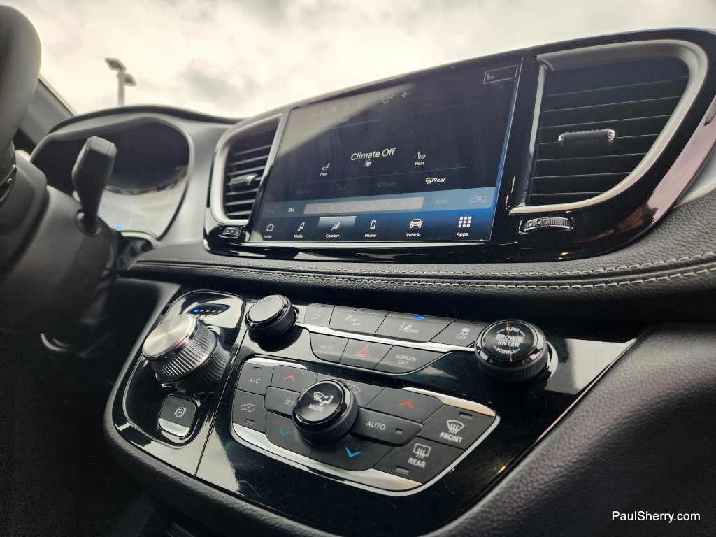 Used 2024 Chrysler Pacifica Touring image 43