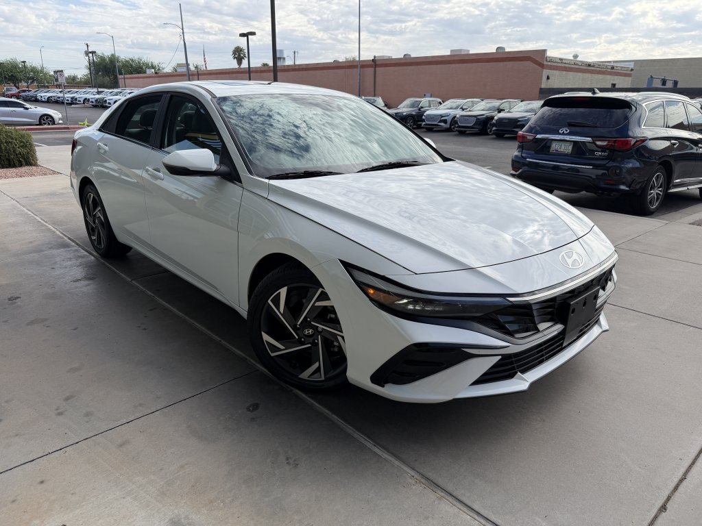 Used 2025 Hyundai Elantra Limited FWD image 6