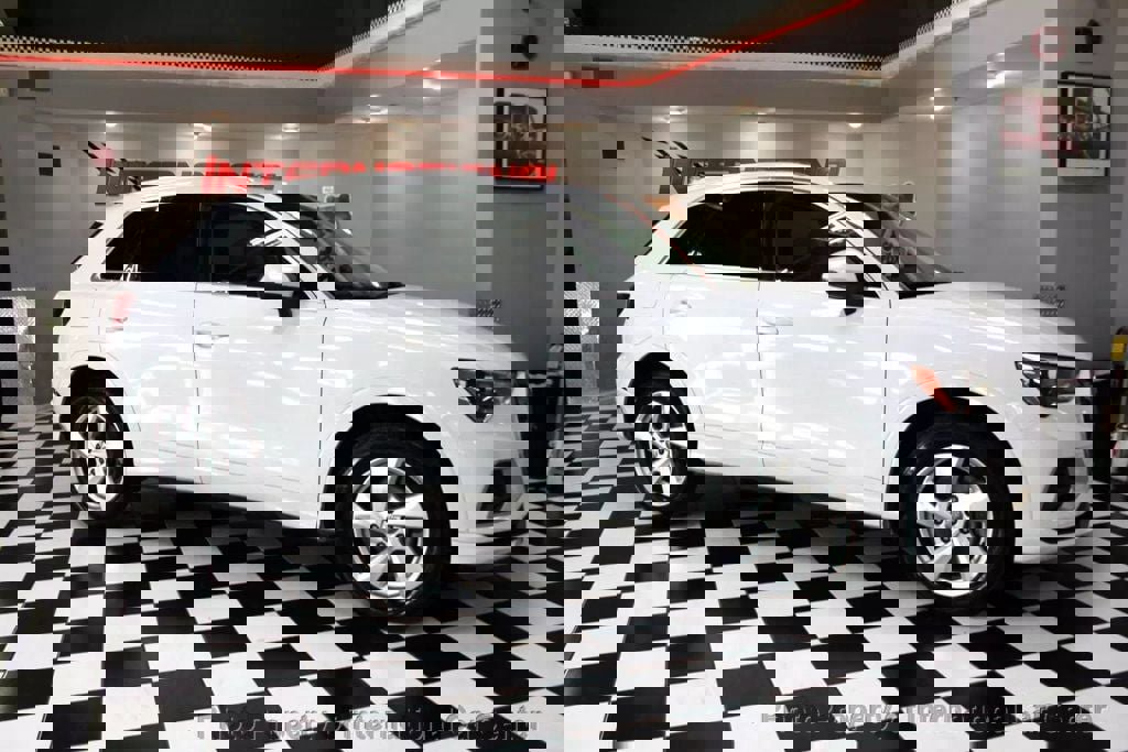 Used 2020 Audi Q3 2.0T Premium image 2