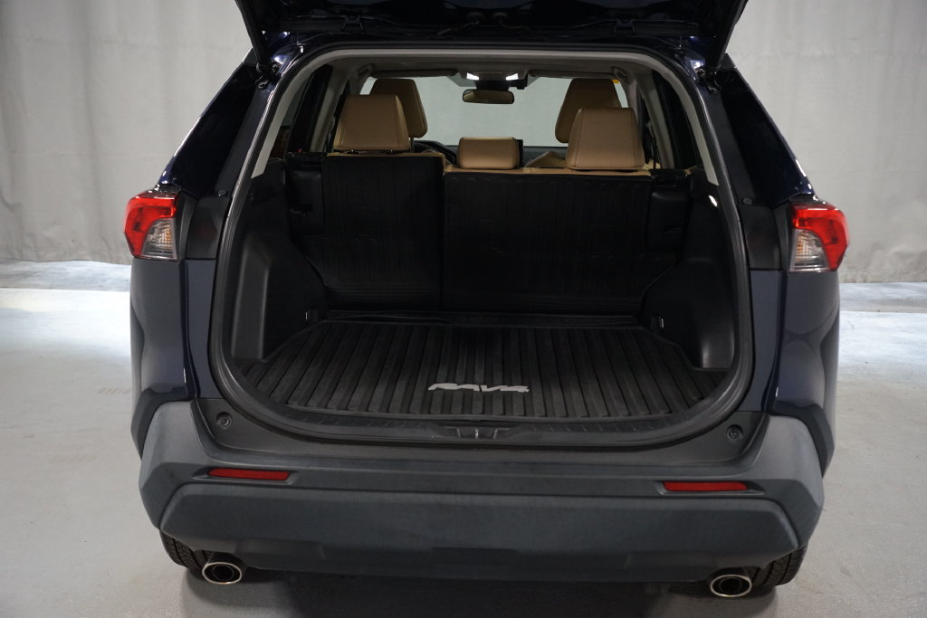 Used 2022 Toyota RAV4 XLE Premium FWD image 35