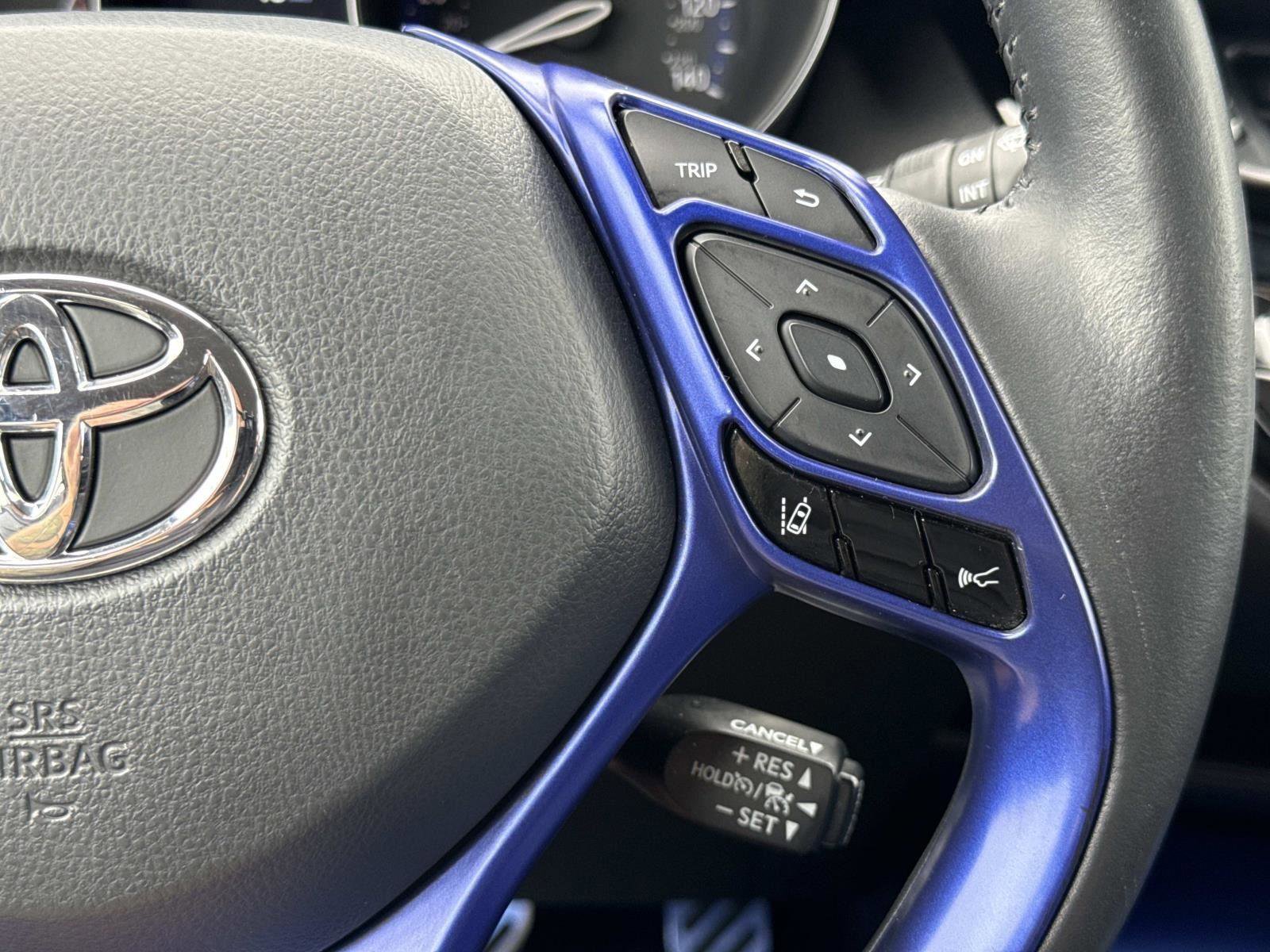 Used 2021 Toyota C-HR Limited image 8