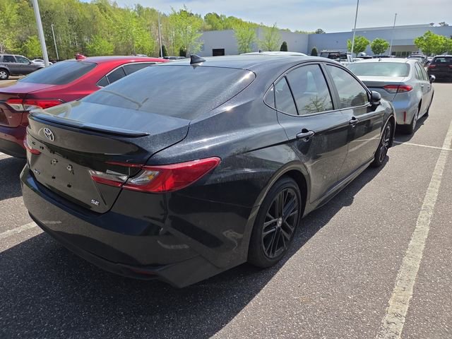Used 2025 Toyota Camry SE image 3