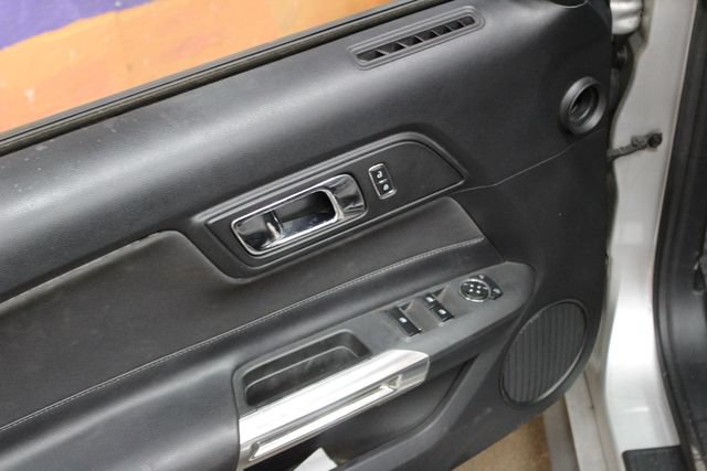 Used 2016 Ford Mustang Convertible RWD image 12