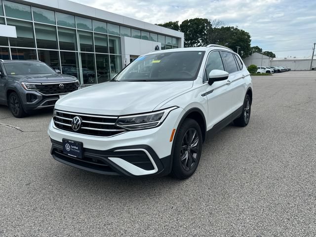 Certified 2023 Volkswagen Tiguan SE w/ Panoramic Sunroof Package AWD/4WD image 3