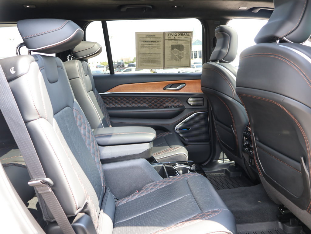 Used 2024 Jeep Grand Cherokee L Summit AWD/4WD image 11