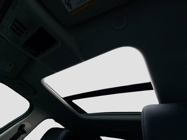 Used 2024 Land Rover Discovery S image 23